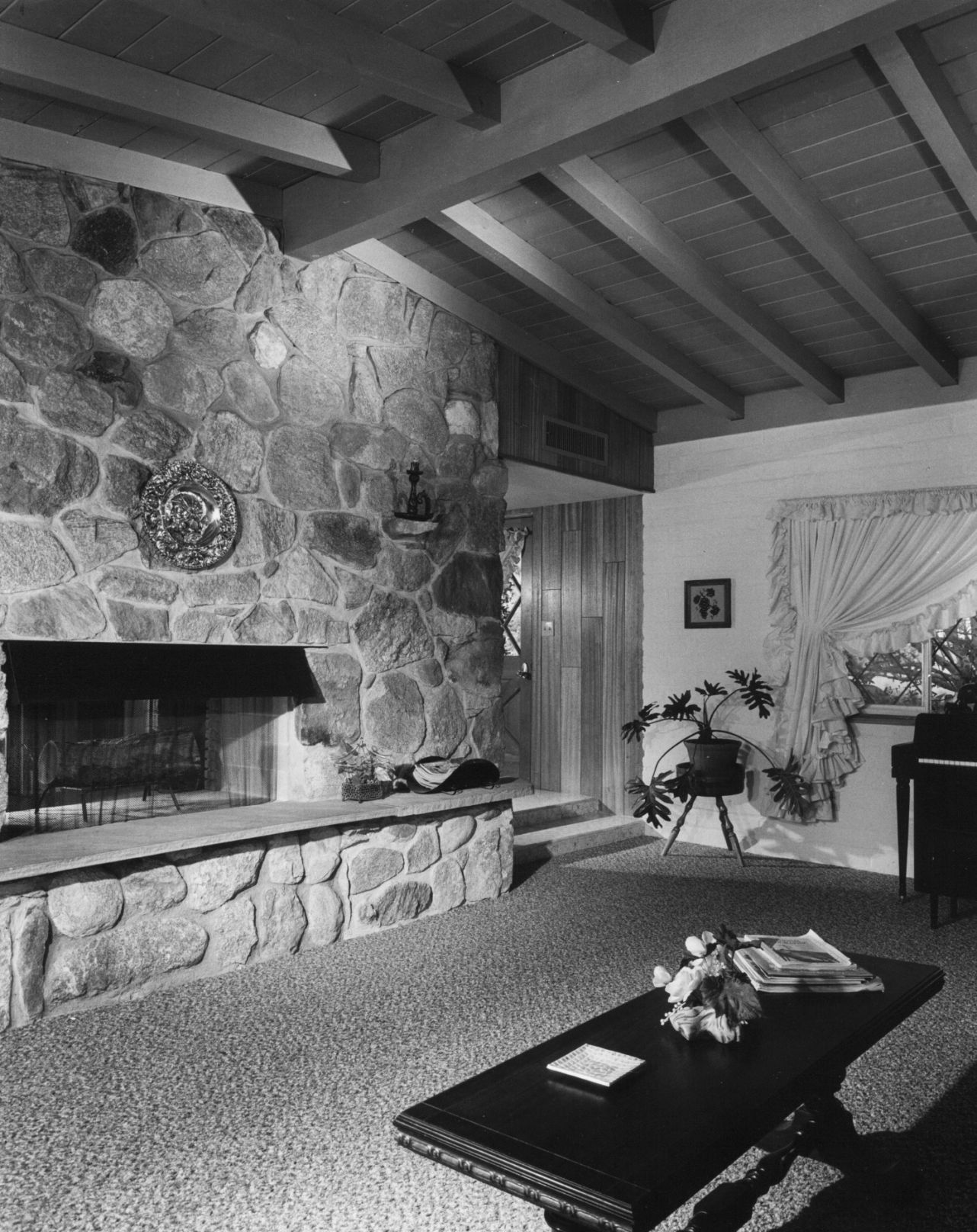 1965 Tucson home photos: Native rock sparks decor